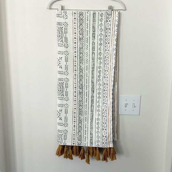 MOTINI Throw Blanket Multi-Colored Brushed Cotton Tasseled Home Decor - Picture 2 of 7